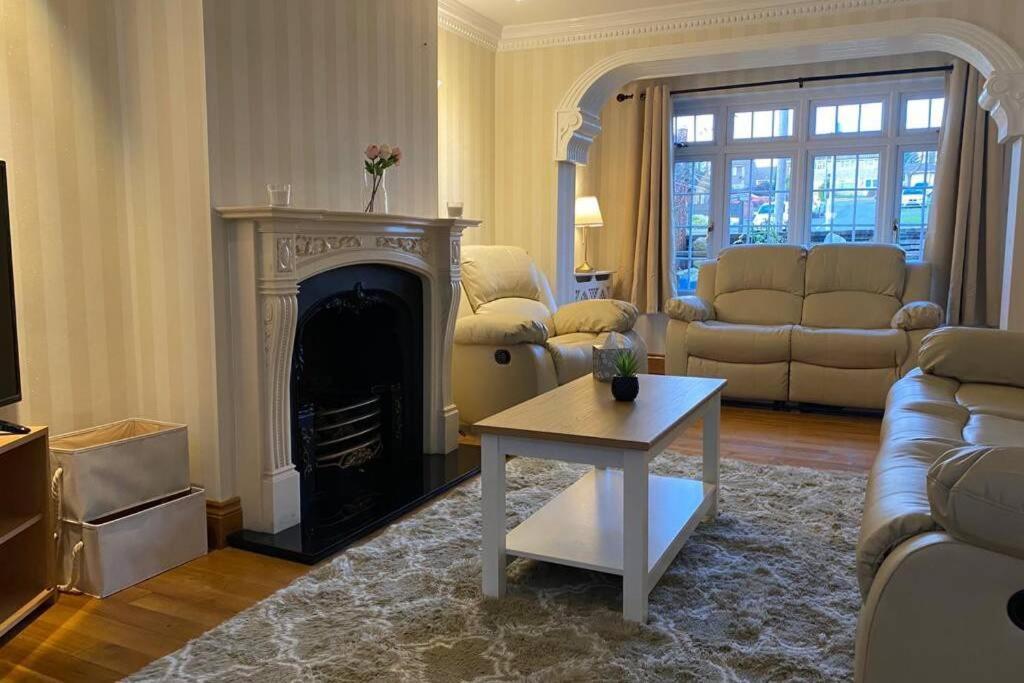Comfy Home- Coley Park レディング エクステリア 写真